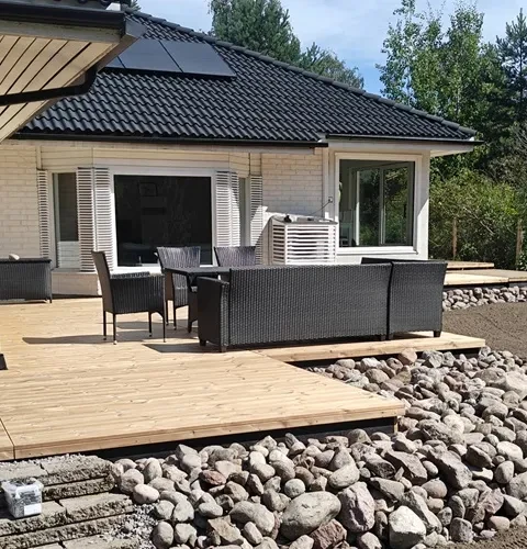 Helposti asennettava Kiramin terassipatio – tyytyväinen rakentaja suosittelee